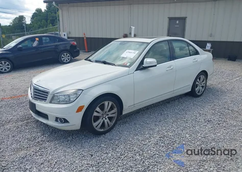 2008 Mercedes-Benz C 300 Luxury 4Matic из США, поврежденный, VIN WDDGF81X48F137044